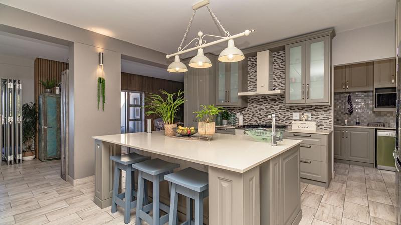 6 Bedroom Property for Sale in Outeniqua Strand Western Cape